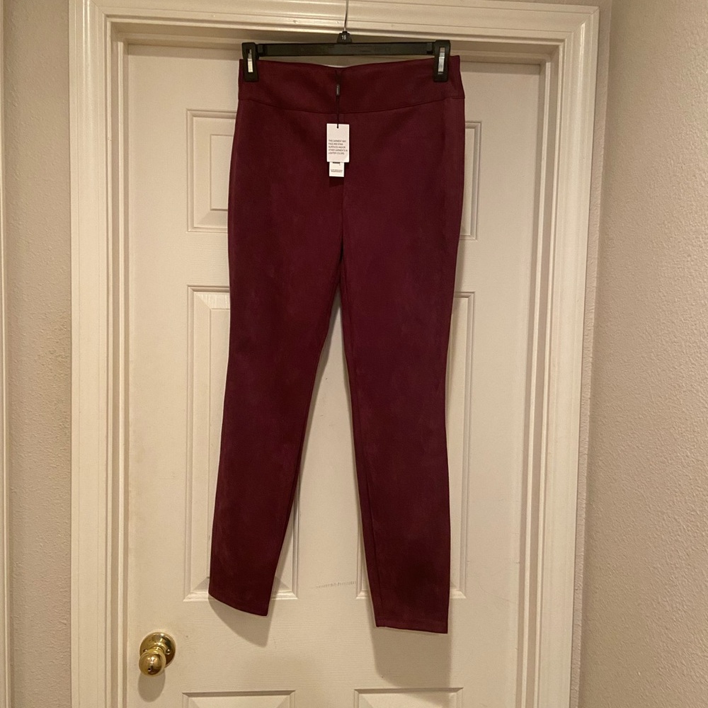 NWT TAHARI Women’s Size Medium Faux Suede Leather Pull-on Pants Rich Merlot.